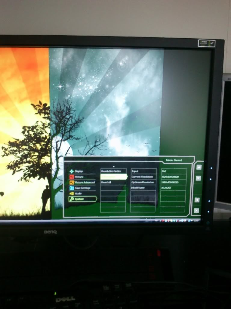 New monitor is half green/grainy Tech Support Forum